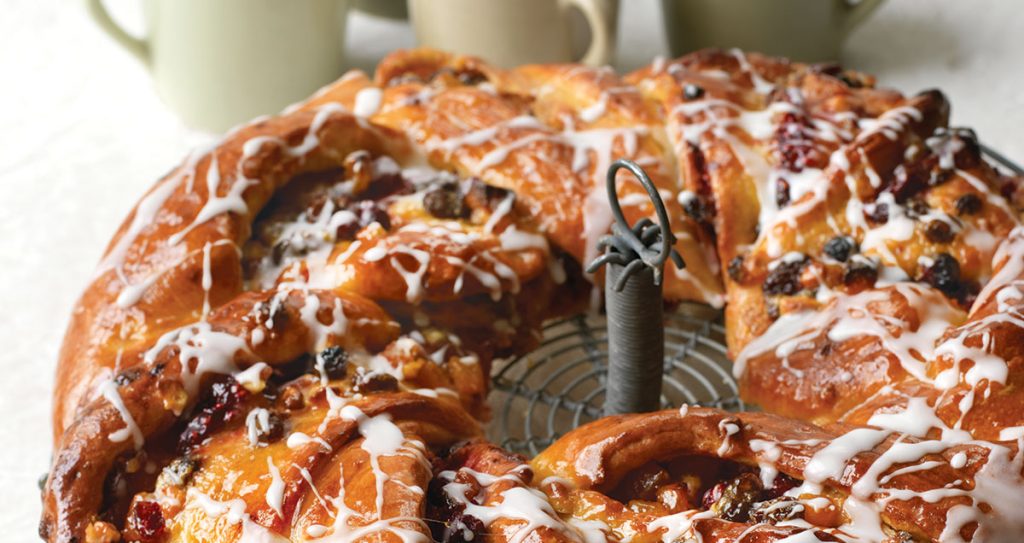 close up of a cranberry couronne